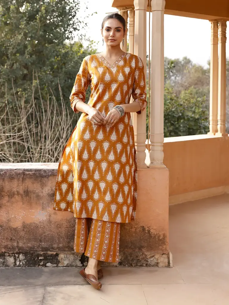 Rust Bandhani-Inspired Printed Kurta Set with V-Neck