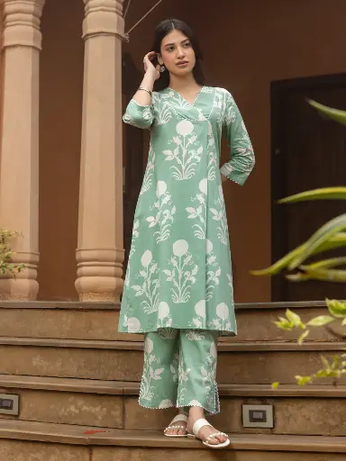 [SET0181NAN70625] Mint Green Floral Printed Kurta Set with V-Neckline
