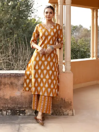 [SET0186NAN70625] Rust Bandhani-Inspired Printed Kurta Set with V-Neck
