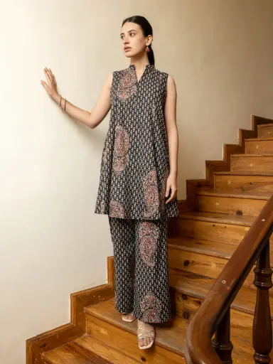 [SET0196NAN70625] Black Sleeveless Floral Paisley Coord Set